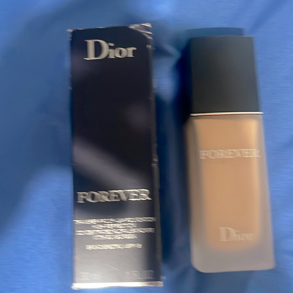 DIOR, forever glow .SPF 15 .#1.5 warm New .